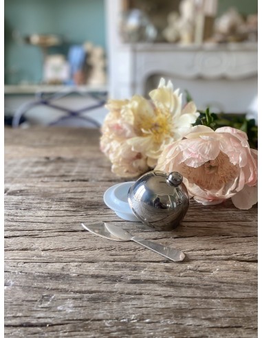 Porcelain and Silver Butter Dish ou a consommer sur place