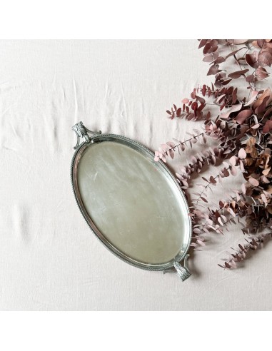 Antique Silver-Plated Oval Serving Tray with Acanthus Leaf Handles Dans la société mordern